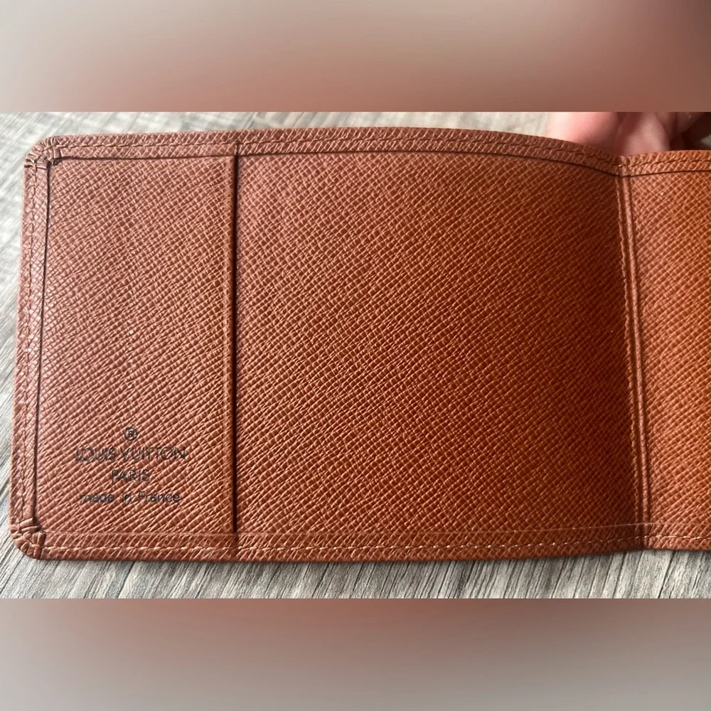 LOUIS VUITTON LV Vintage Unisex Taiga Leather Card Wallet Brown Bifold
